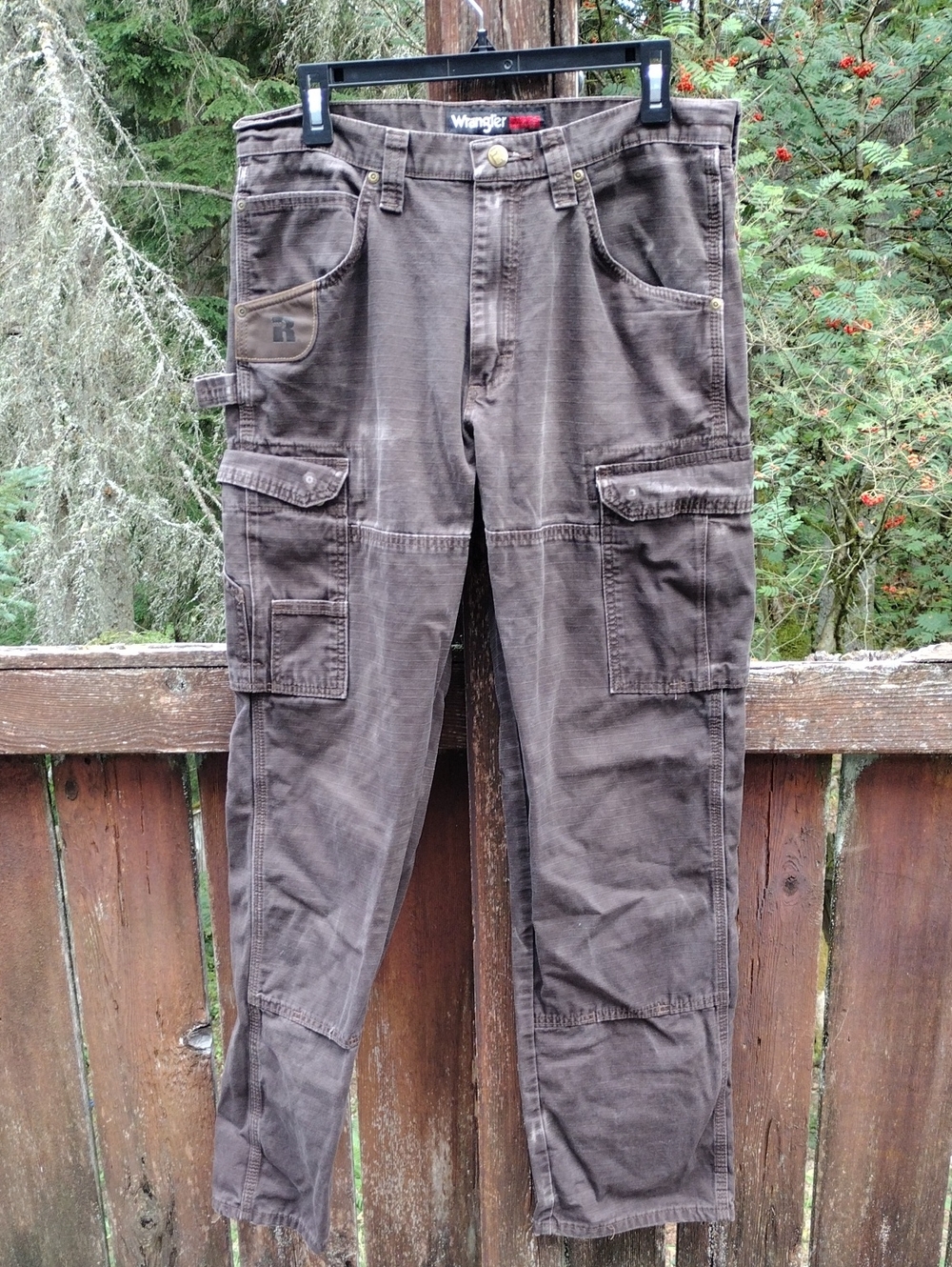 ⭐Wrangler Riggs Workwear Size 32-34, Brown Cargo Utility Pants